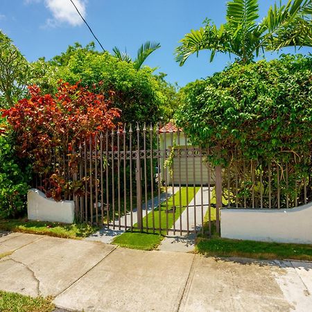 Entire Private Beautiful 2 Bedroom Plus Den House With Gated Front&Back Yard And Free Parking 10Min Drive To Miami Beach Eksteriør billede