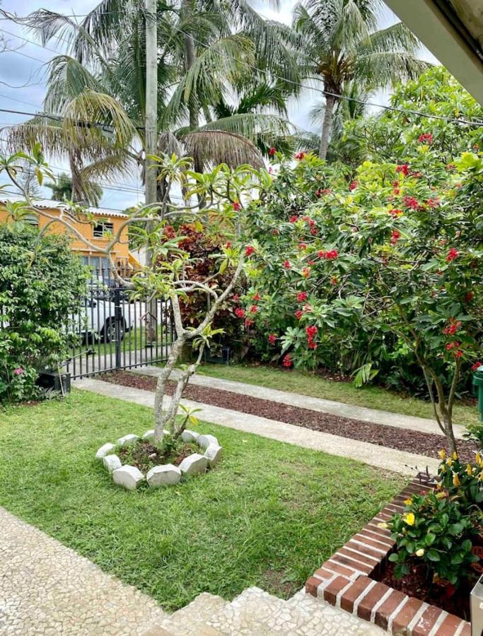 Entire Private Beautiful 2 Bedroom Plus Den House With Gated Front&Back Yard And Free Parking 10Min Drive To Miami Beach Eksteriør billede