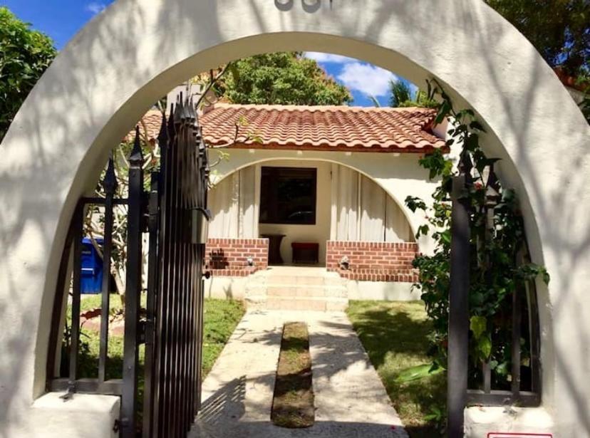 Entire Private Beautiful 2 Bedroom Plus Den House With Gated Front&Back Yard And Free Parking 10Min Drive To Miami Beach Eksteriør billede