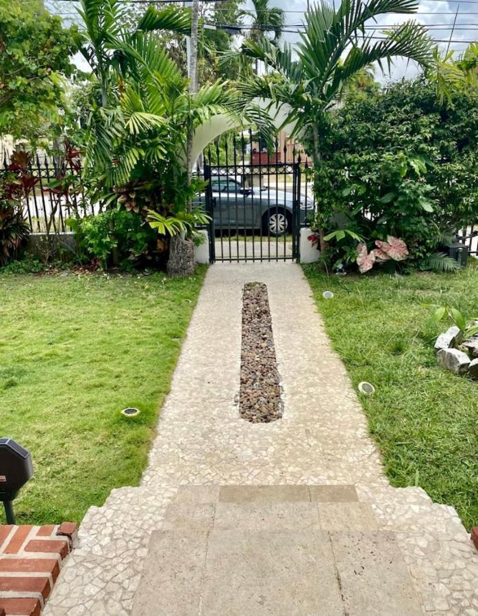 Entire Private Beautiful 2 Bedroom Plus Den House With Gated Front&Back Yard And Free Parking 10Min Drive To Miami Beach Eksteriør billede