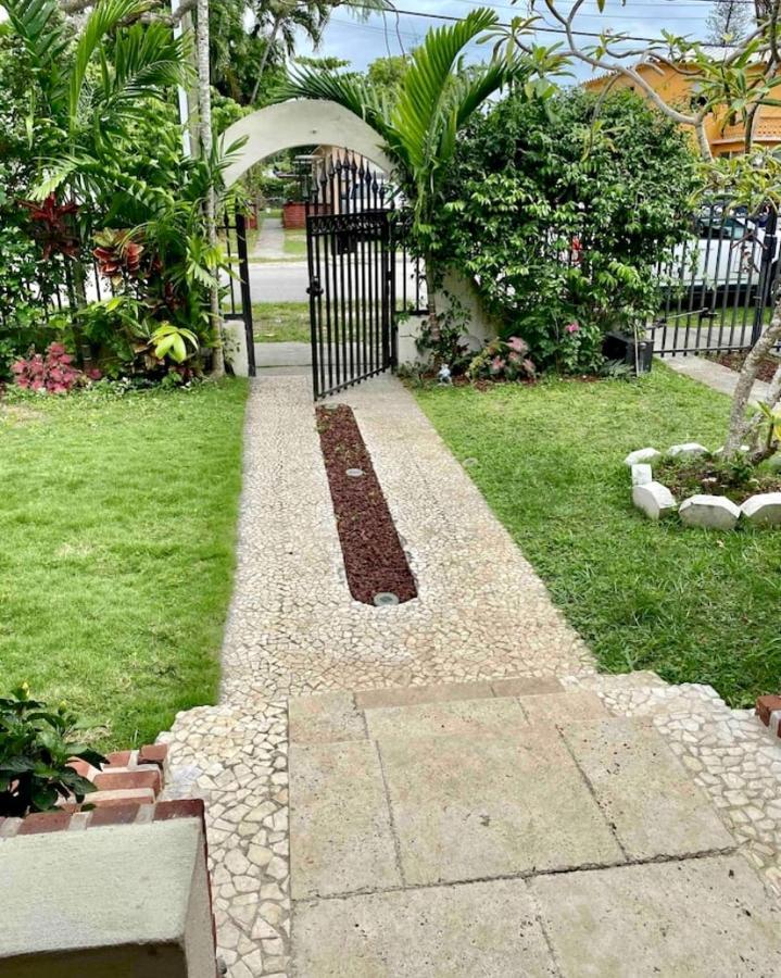 Entire Private Beautiful 2 Bedroom Plus Den House With Gated Front&Back Yard And Free Parking 10Min Drive To Miami Beach Eksteriør billede