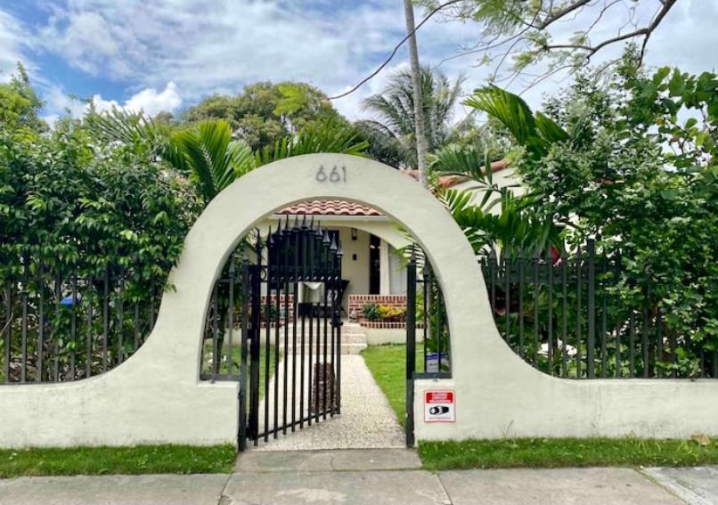 Entire Private Beautiful 2 Bedroom Plus Den House With Gated Front&Back Yard And Free Parking 10Min Drive To Miami Beach Eksteriør billede