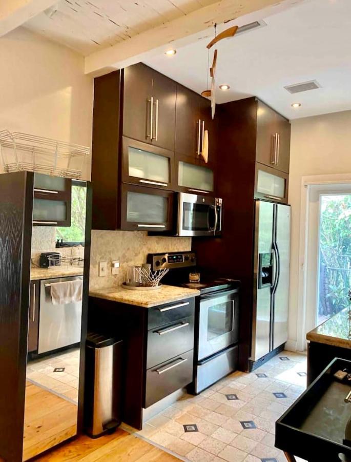 Entire Private Beautiful 2 Bedroom Plus Den House With Gated Front&Back Yard And Free Parking 10Min Drive To Miami Beach Eksteriør billede