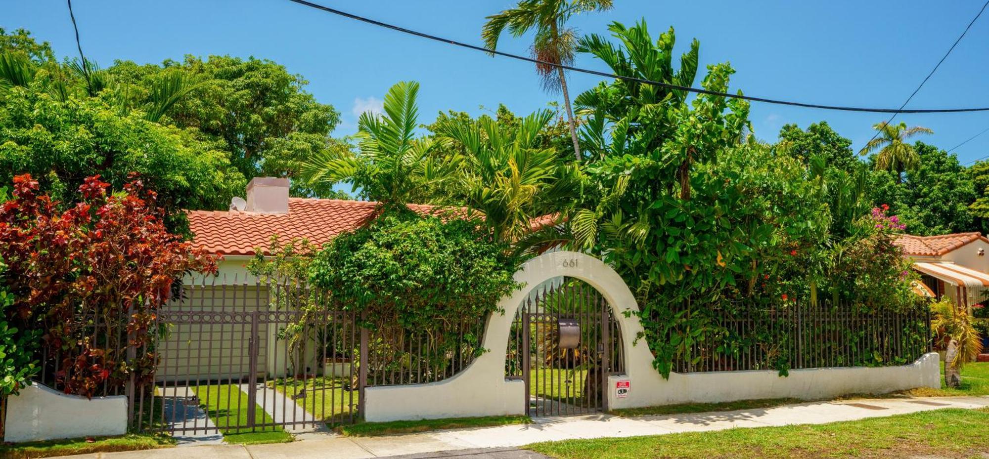 Entire Private Beautiful 2 Bedroom Plus Den House With Gated Front&Back Yard And Free Parking 10Min Drive To Miami Beach Eksteriør billede