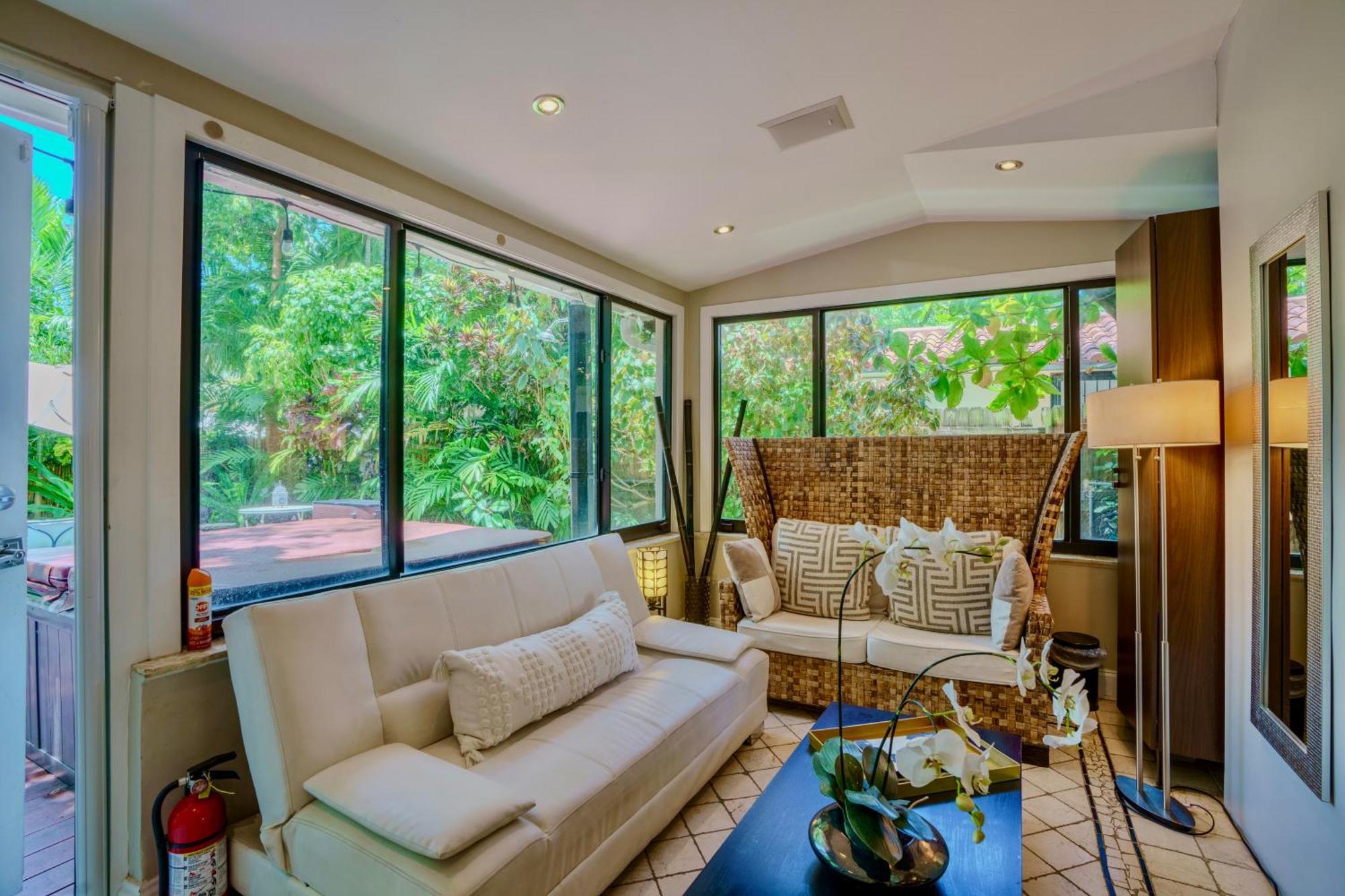 Entire Private Beautiful 2 Bedroom Plus Den House With Gated Front&Back Yard And Free Parking 10Min Drive To Miami Beach Eksteriør billede