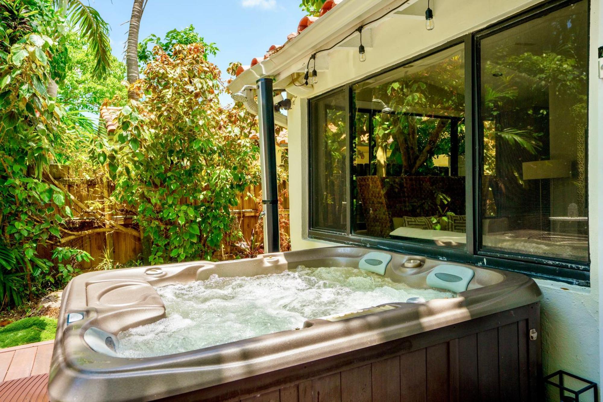 Entire Private Beautiful 2 Bedroom Plus Den House With Gated Front&Back Yard And Free Parking 10Min Drive To Miami Beach Eksteriør billede