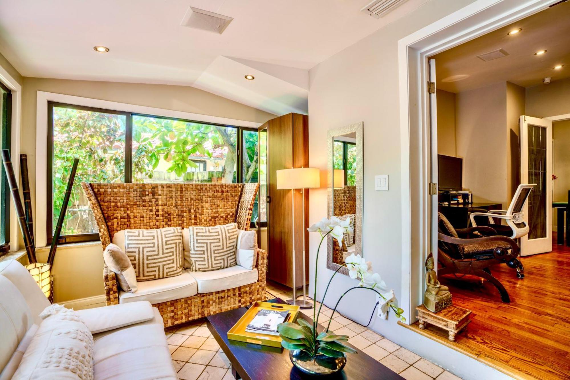 Entire Private Beautiful 2 Bedroom Plus Den House With Gated Front&Back Yard And Free Parking 10Min Drive To Miami Beach Eksteriør billede