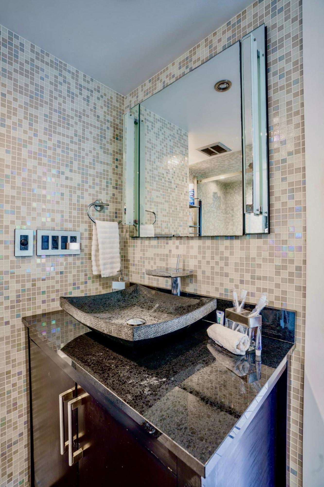 Entire Private Beautiful 2 Bedroom Plus Den House With Gated Front&Back Yard And Free Parking 10Min Drive To Miami Beach Eksteriør billede